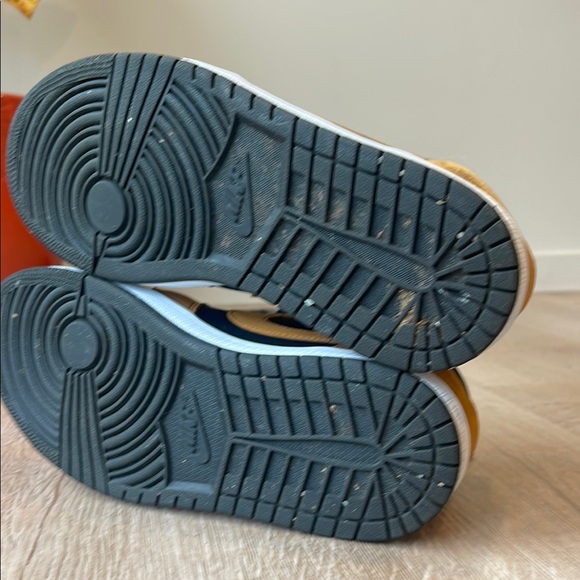 Jordan Black and Tan Sneakers Classic High-Top Design - Picture 5 of 5